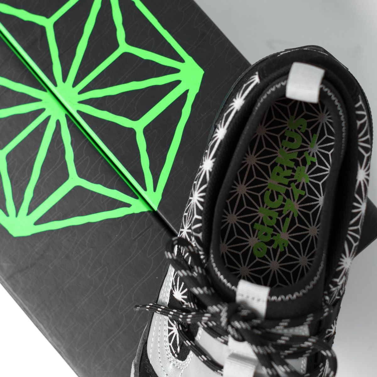 odd CIRKUS SPINE shoe and packaging detail