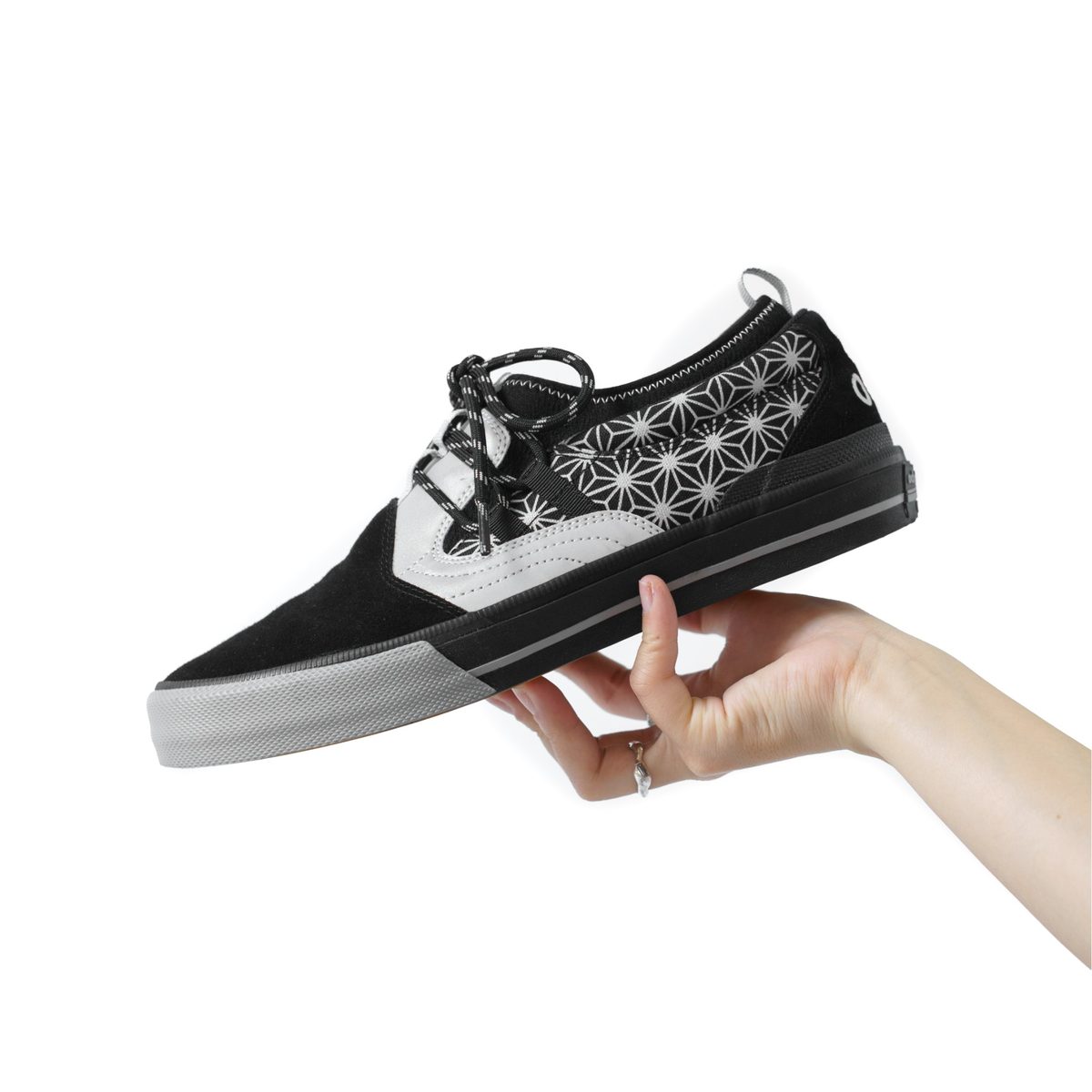 odd CIRKUS SPINE Black/Grey side profile detail